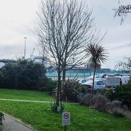1-Bed Flat In Ocean Village Southampton Exterior foto