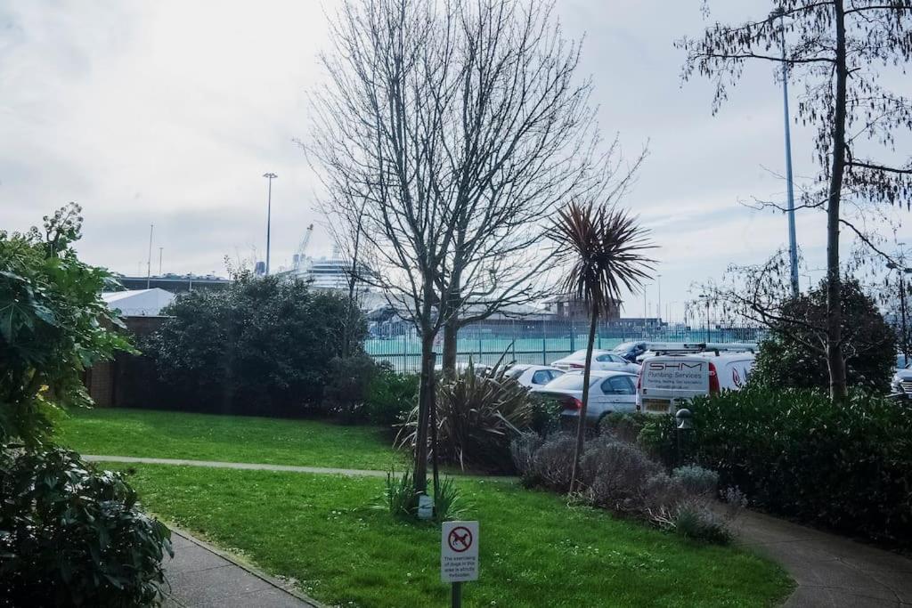 1-Bed Flat In Ocean Village Southampton Exterior foto