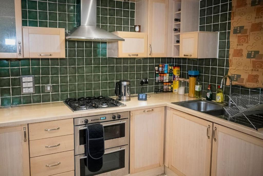 1-Bed Flat In Ocean Village Southampton Exterior foto