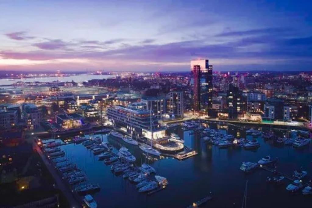 1-Bed Flat In Ocean Village Southampton Exterior foto